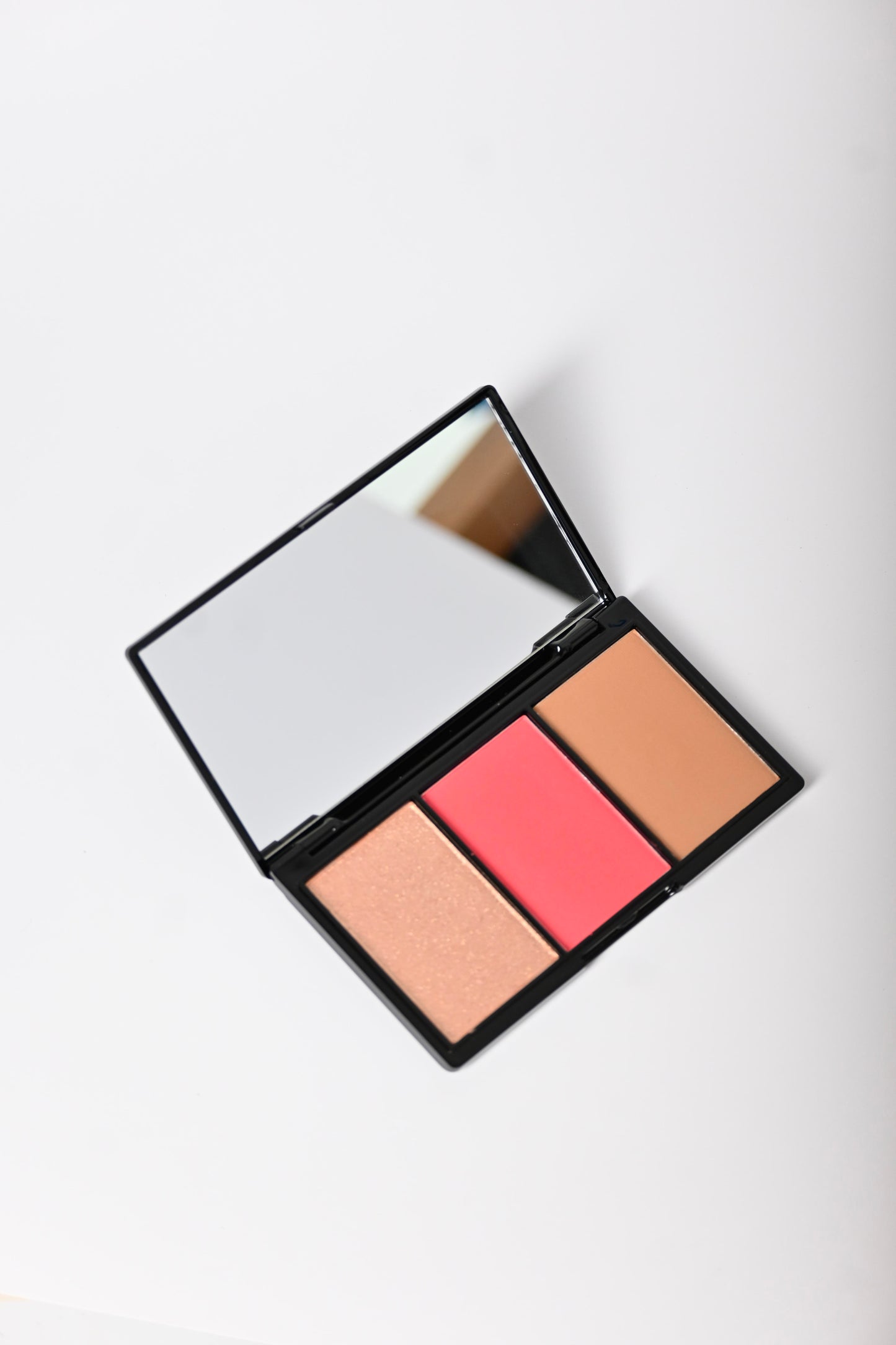 3 in 1 blush pallet- bronzer, blush and glow