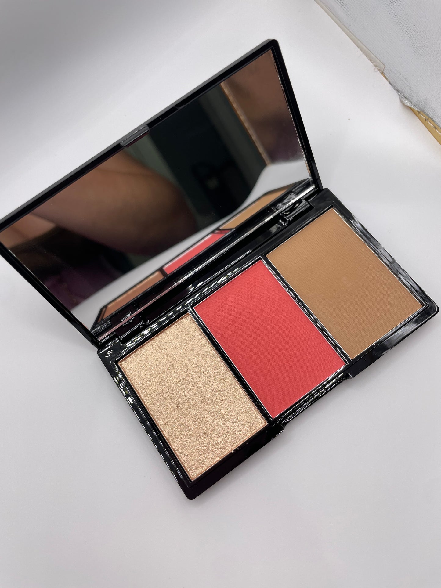 3 in 1 blush pallet- bronzer, blush and glow