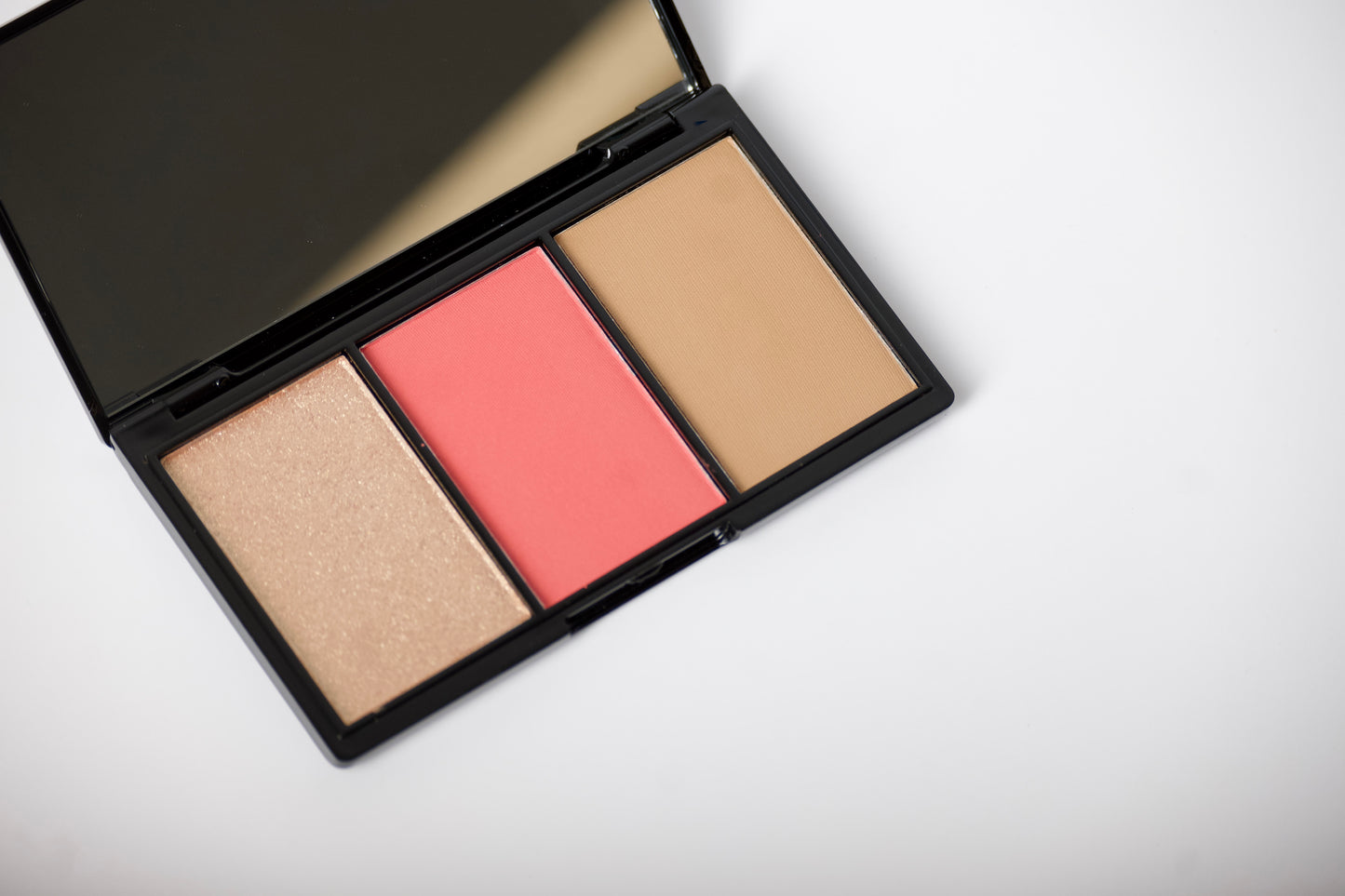 3 in 1 blush pallet- bronzer, blush and glow