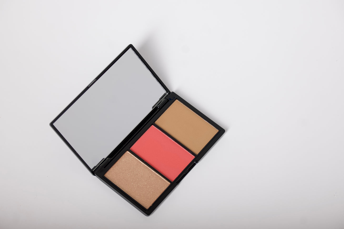 3 in 1 blush pallet- bronzer, blush and glow